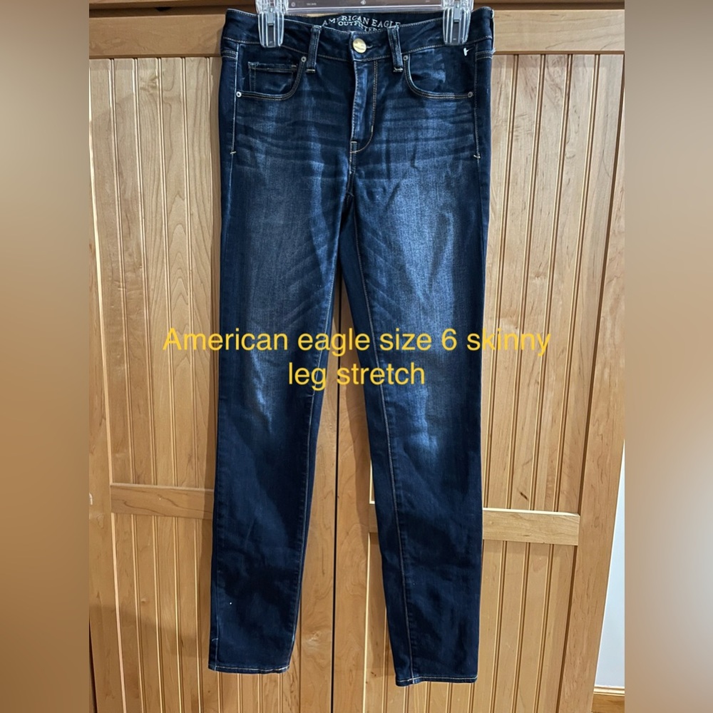 Like new American eagle size 6 stretch skinny Jean